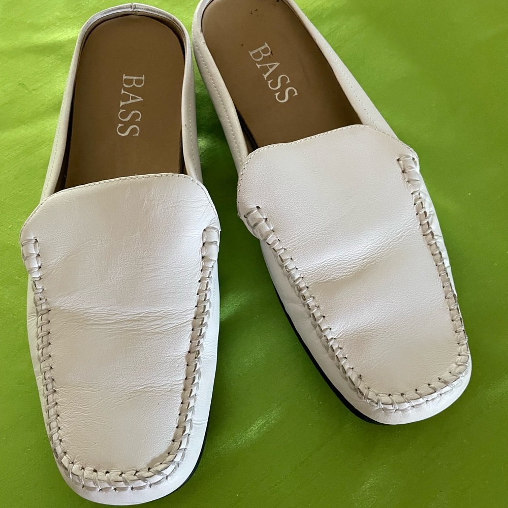Bass Women’s White Loafers